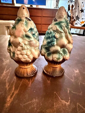 Brinn’s fruit topiary set Green & Pink salt & pepper shaker vintage